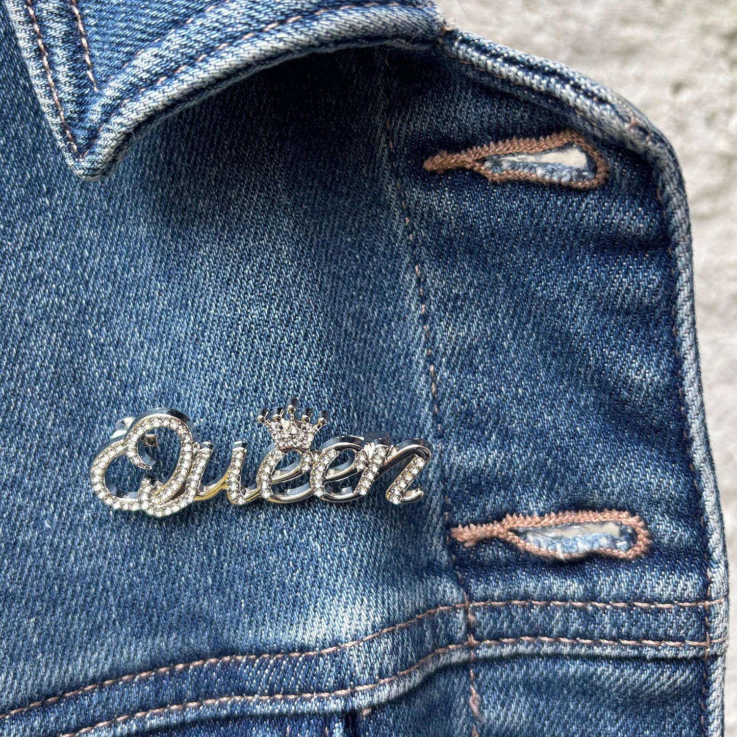 Queen crown rhinestone brooch with sparkling crystals